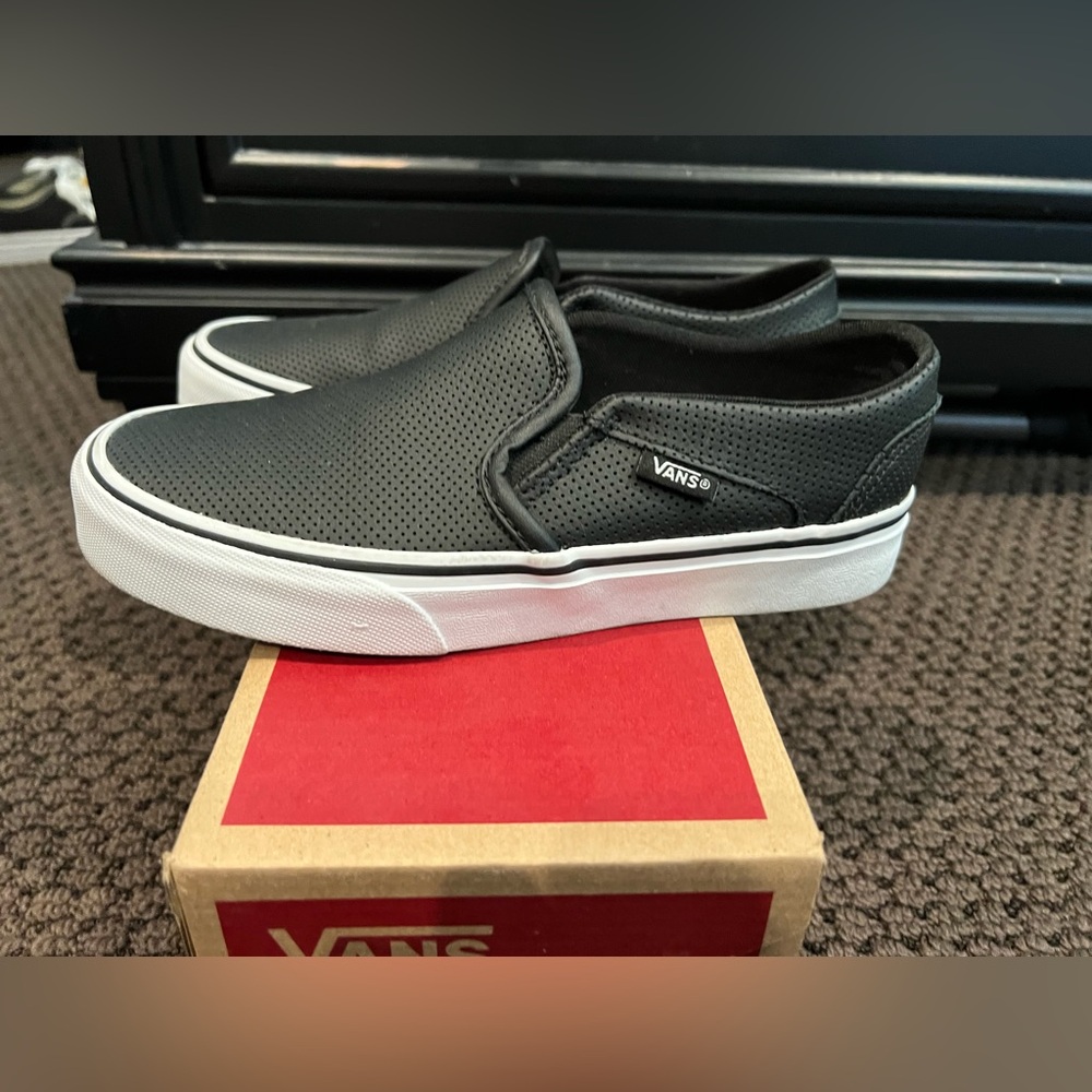 Vans Asher women’s size 5.5